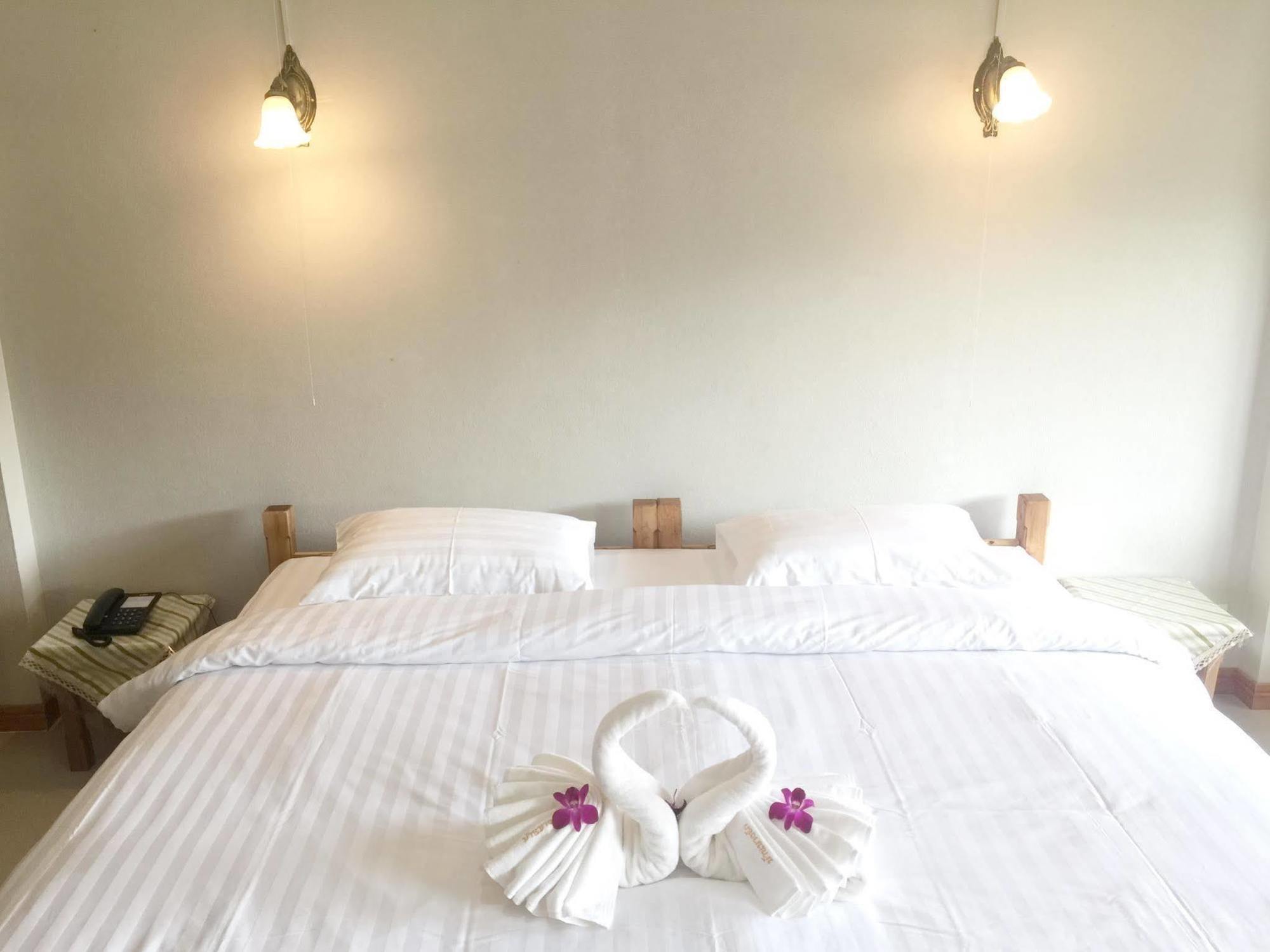 Baan Bangrak Residence Trang Bagian luar foto