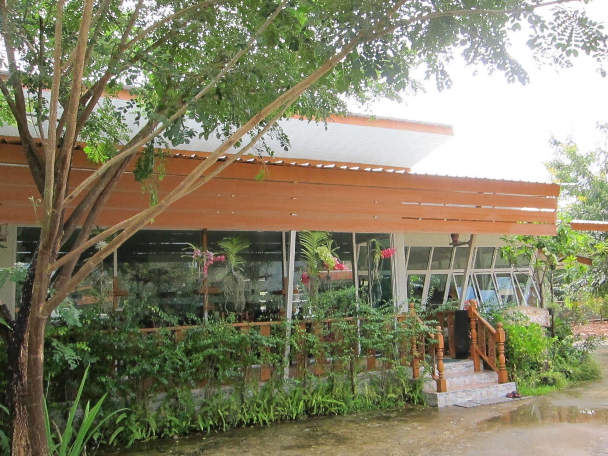 Baan Bangrak Residence Trang Bagian luar foto