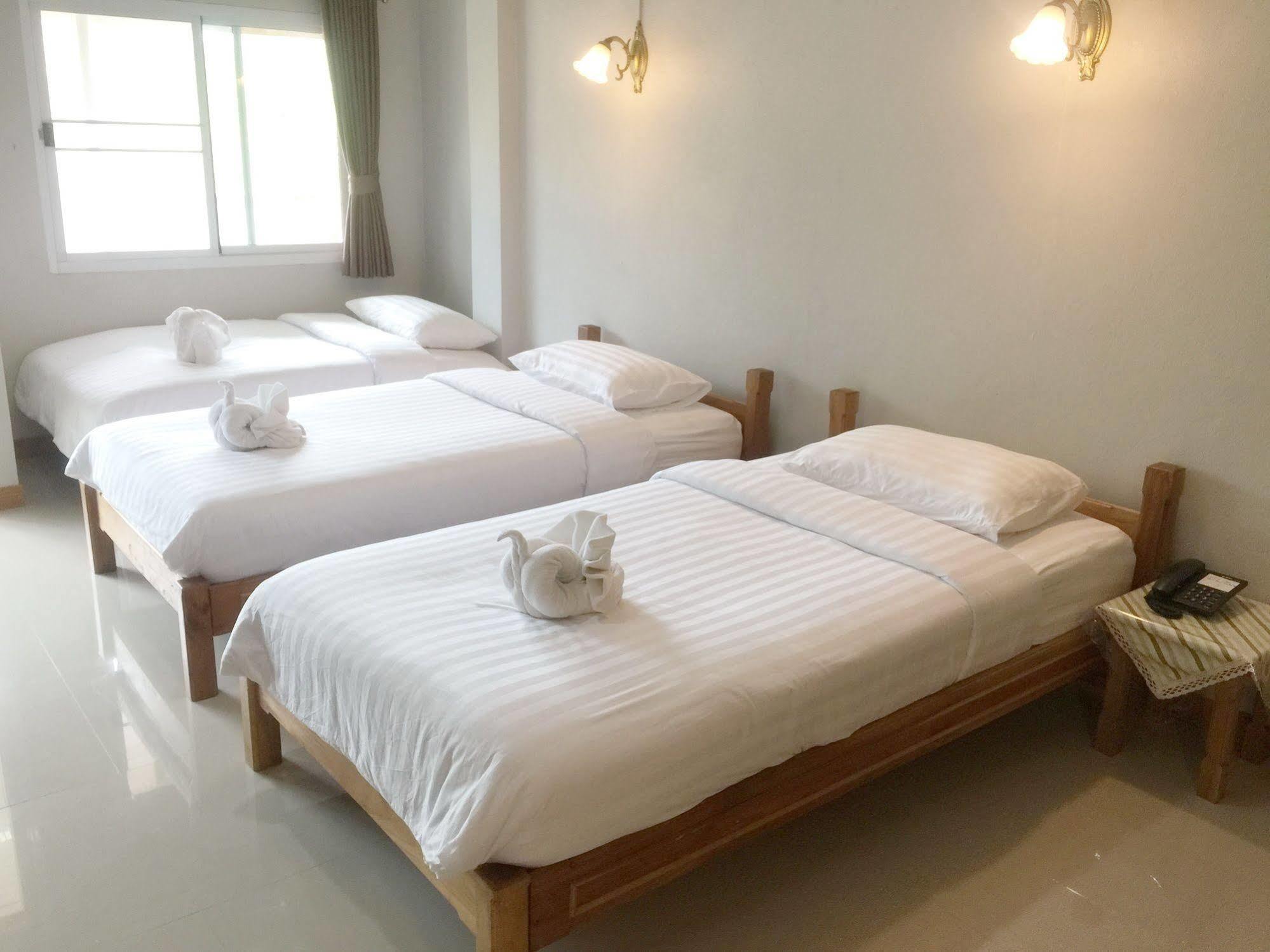 Baan Bangrak Residence Trang Bagian luar foto