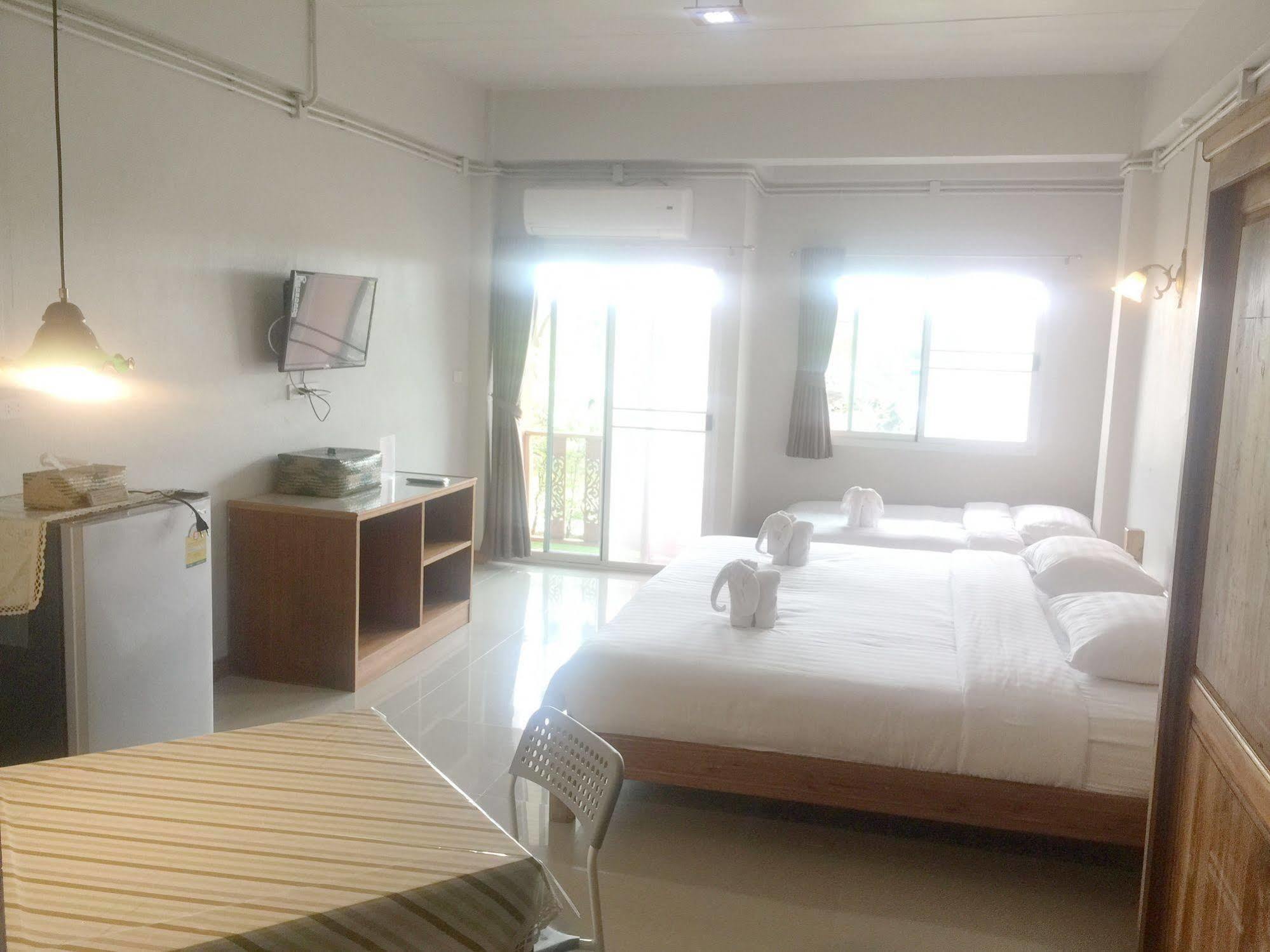 Baan Bangrak Residence Trang Bagian luar foto