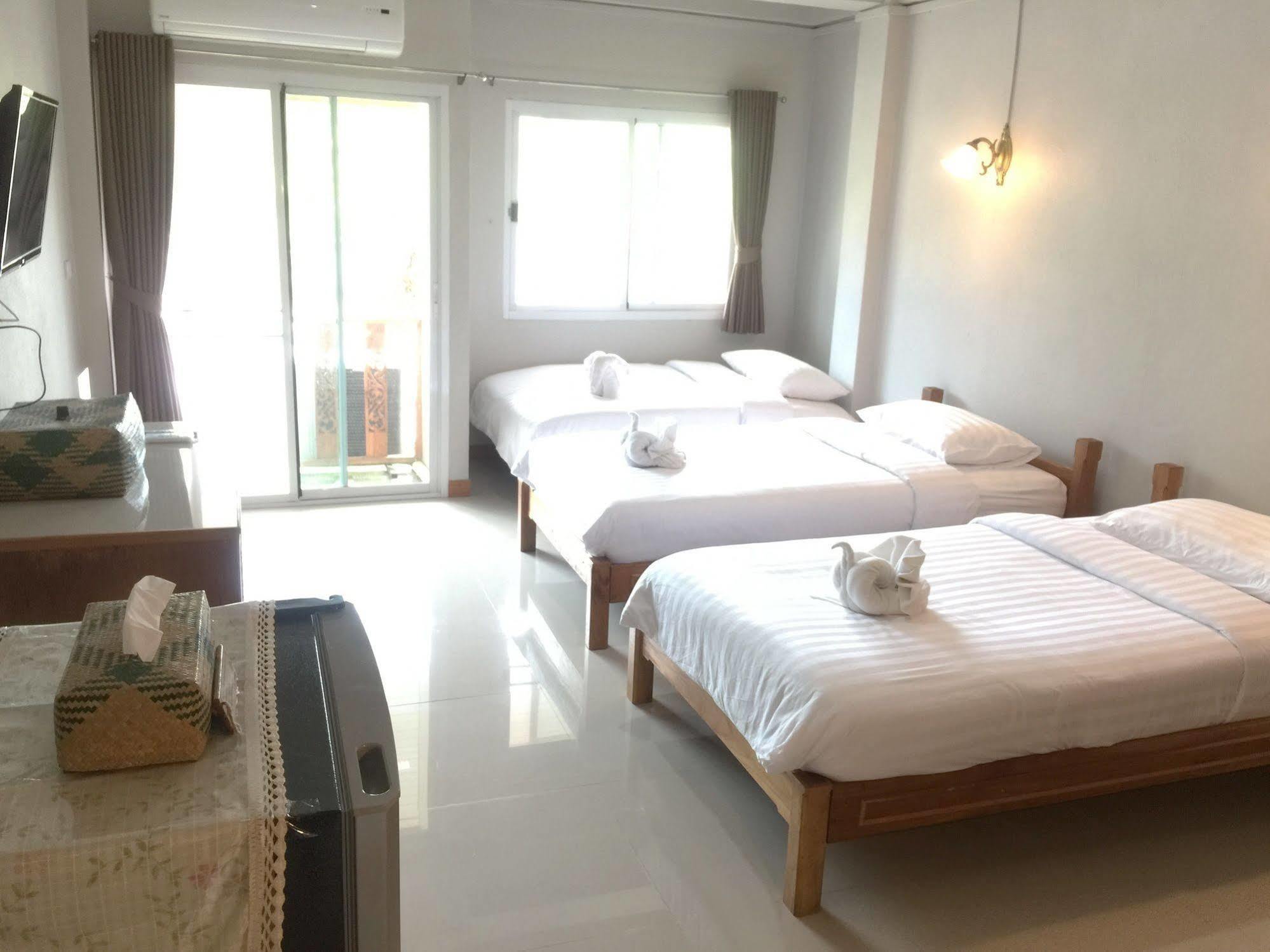 Baan Bangrak Residence Trang Bagian luar foto