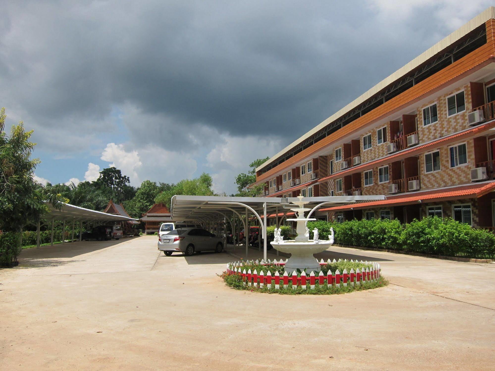 Baan Bangrak Residence Trang Bagian luar foto