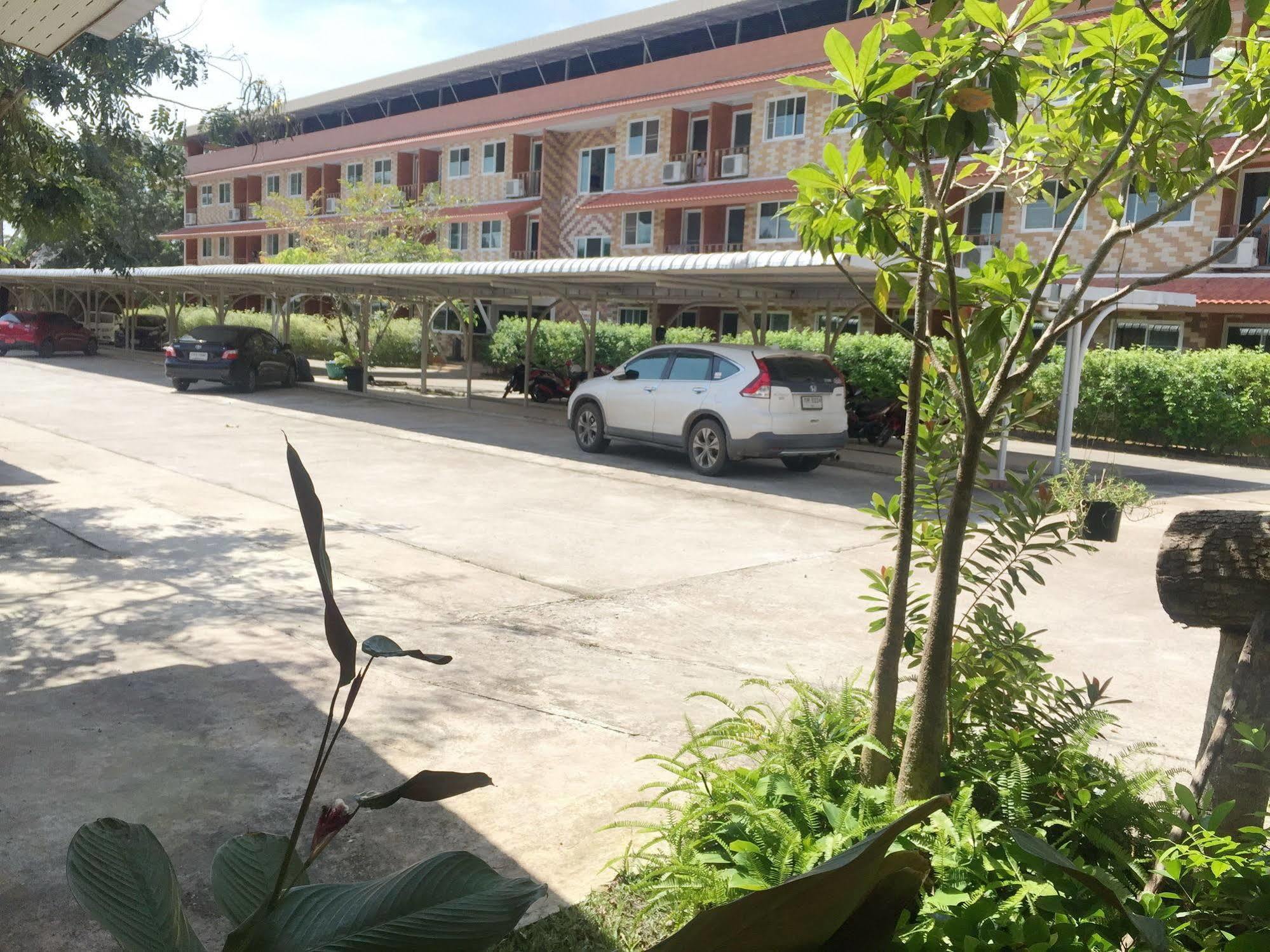 Baan Bangrak Residence Trang Bagian luar foto