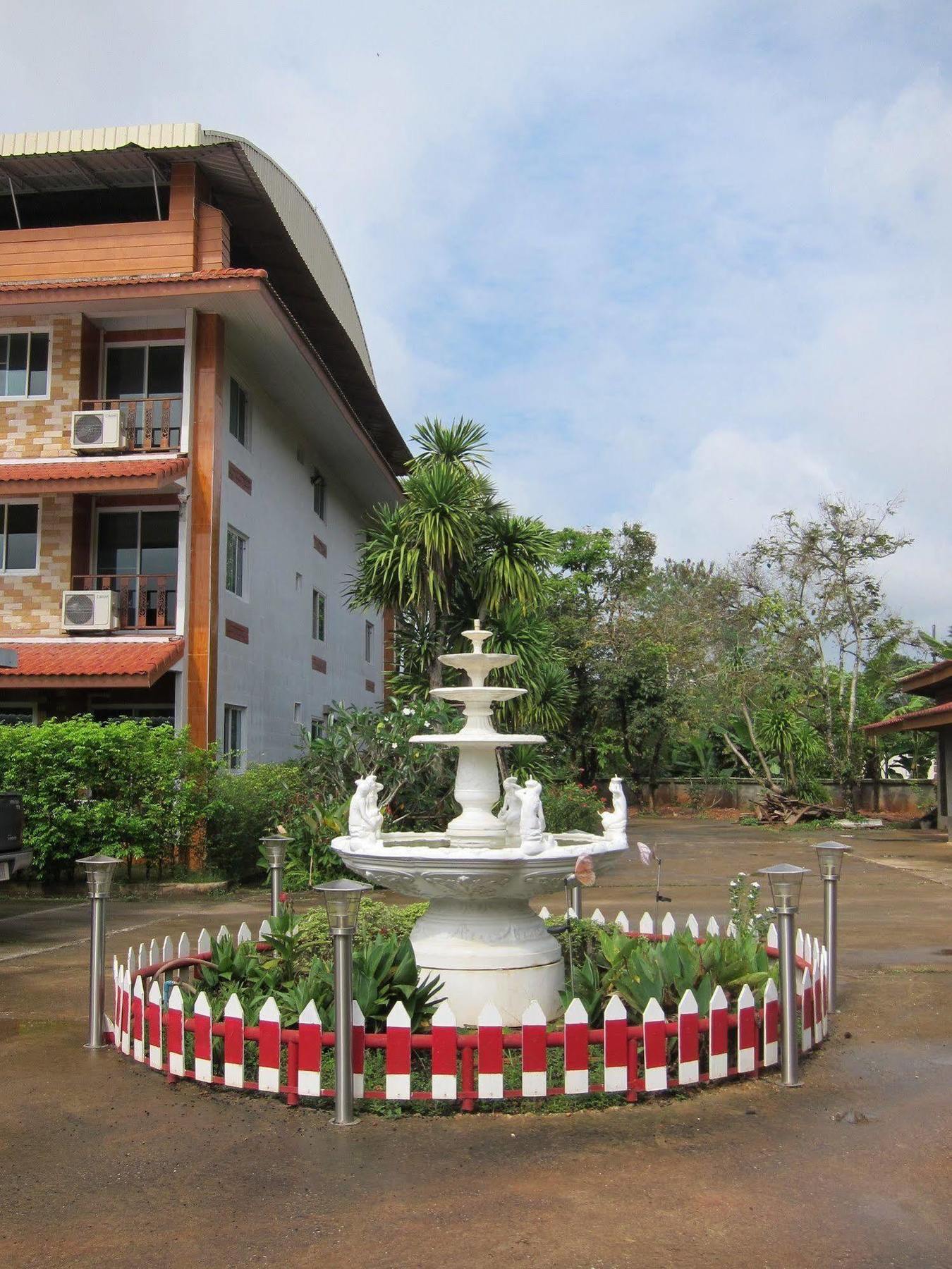 Baan Bangrak Residence Trang Bagian luar foto